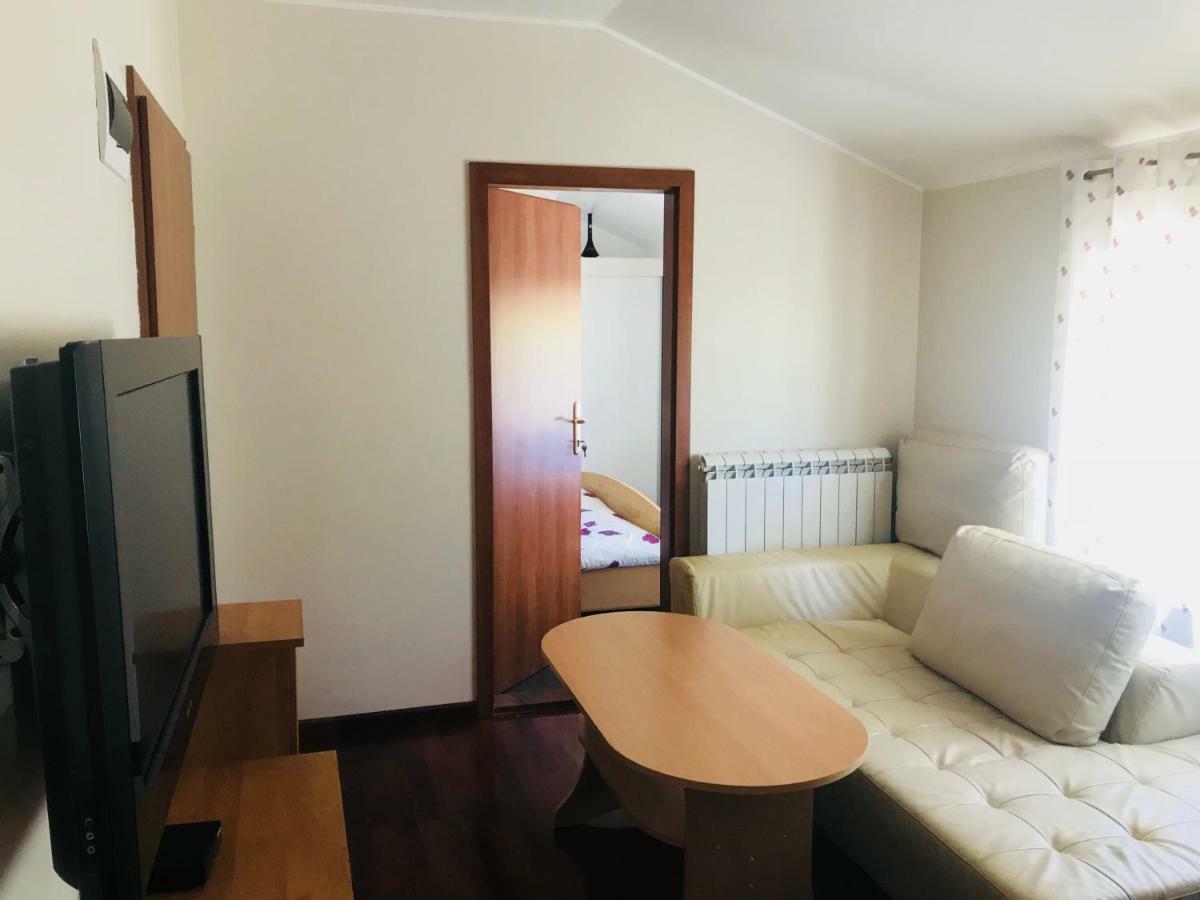 Apartments Vidovic Cezarji ภายนอก รูปภาพ